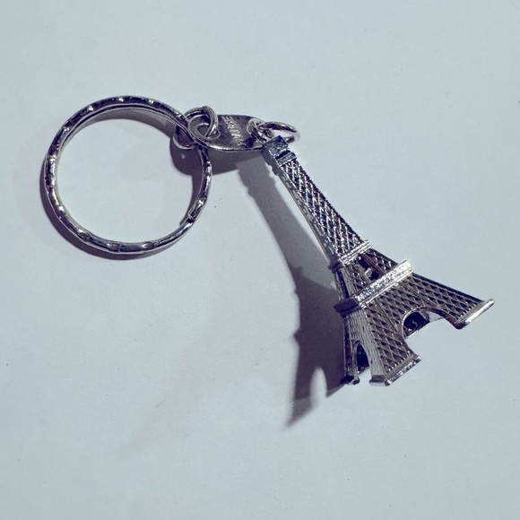 Paris Eiffel Tower silver keychain - Picture 2 of 2